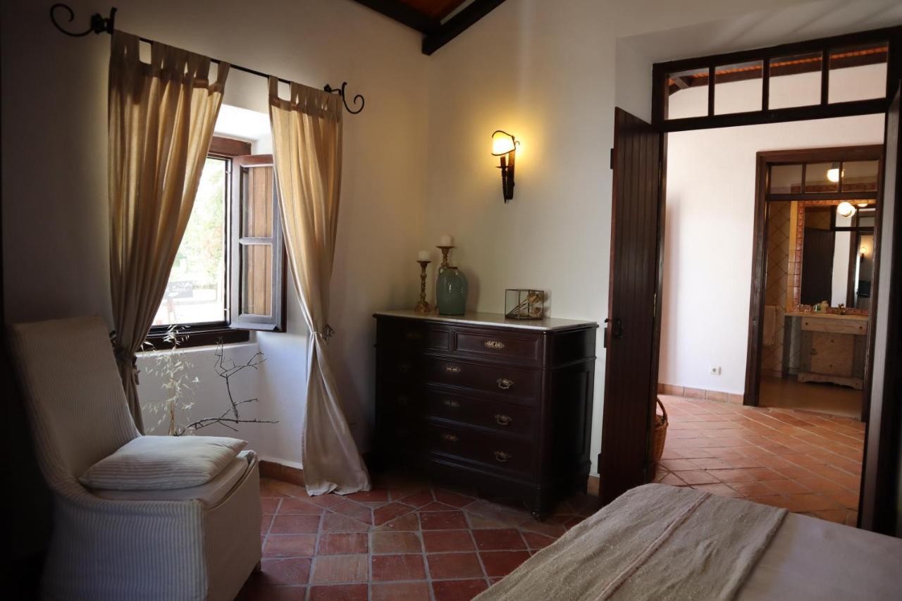 Os Agostos Bed and Breakfast Buitenkant foto