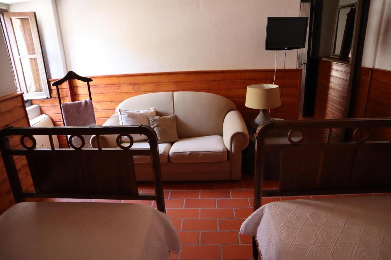 Os Agostos Bed and Breakfast Buitenkant foto